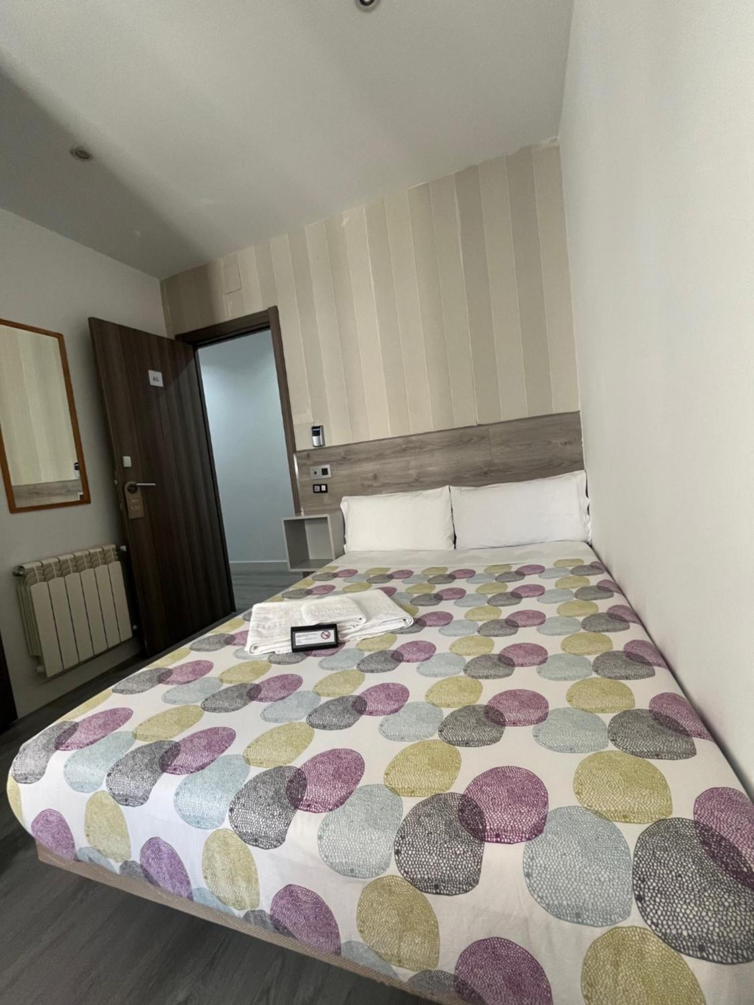 Hostal Abril Madrid — Photos 1